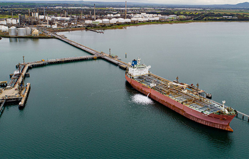 Approval for Victorian LNG project, including construction of a refinery jetty, a floating storage and regasification unit and a 7km pipelinearticle image